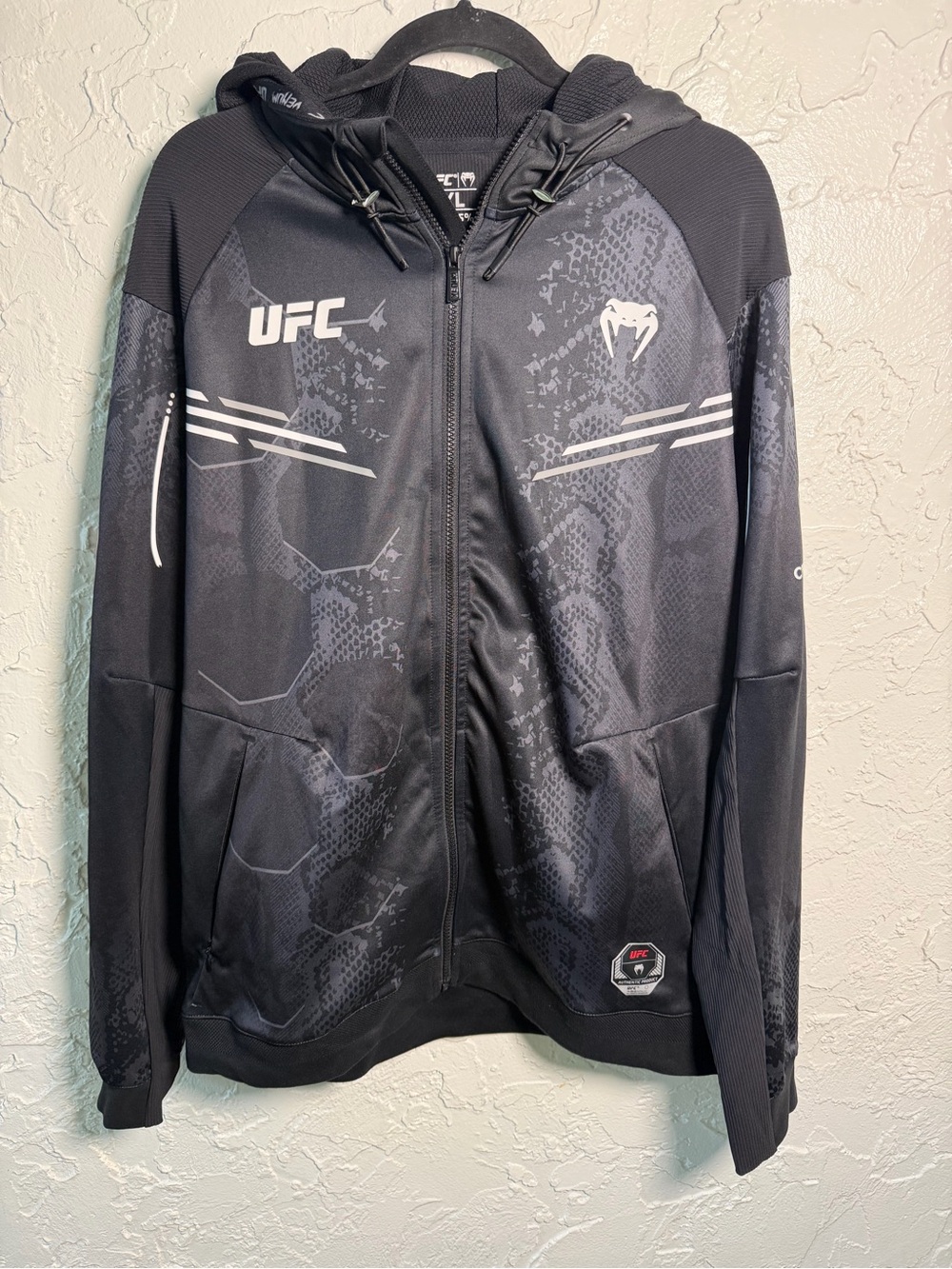 UFC x Venum Black Performance Full-Zip Hooded Jacket XL